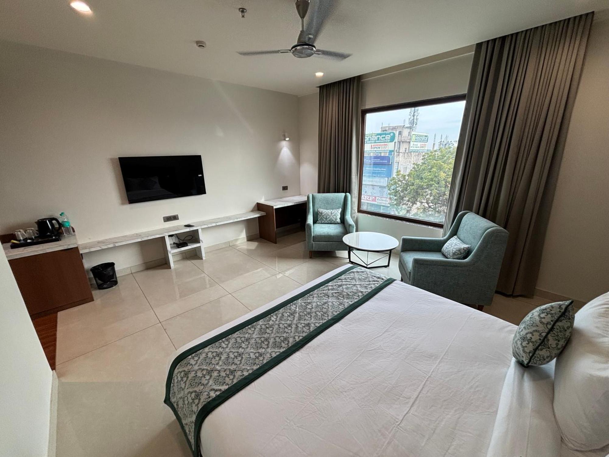 Hotel The Crown Inn Jhunjhunu Zewnętrze zdjęcie