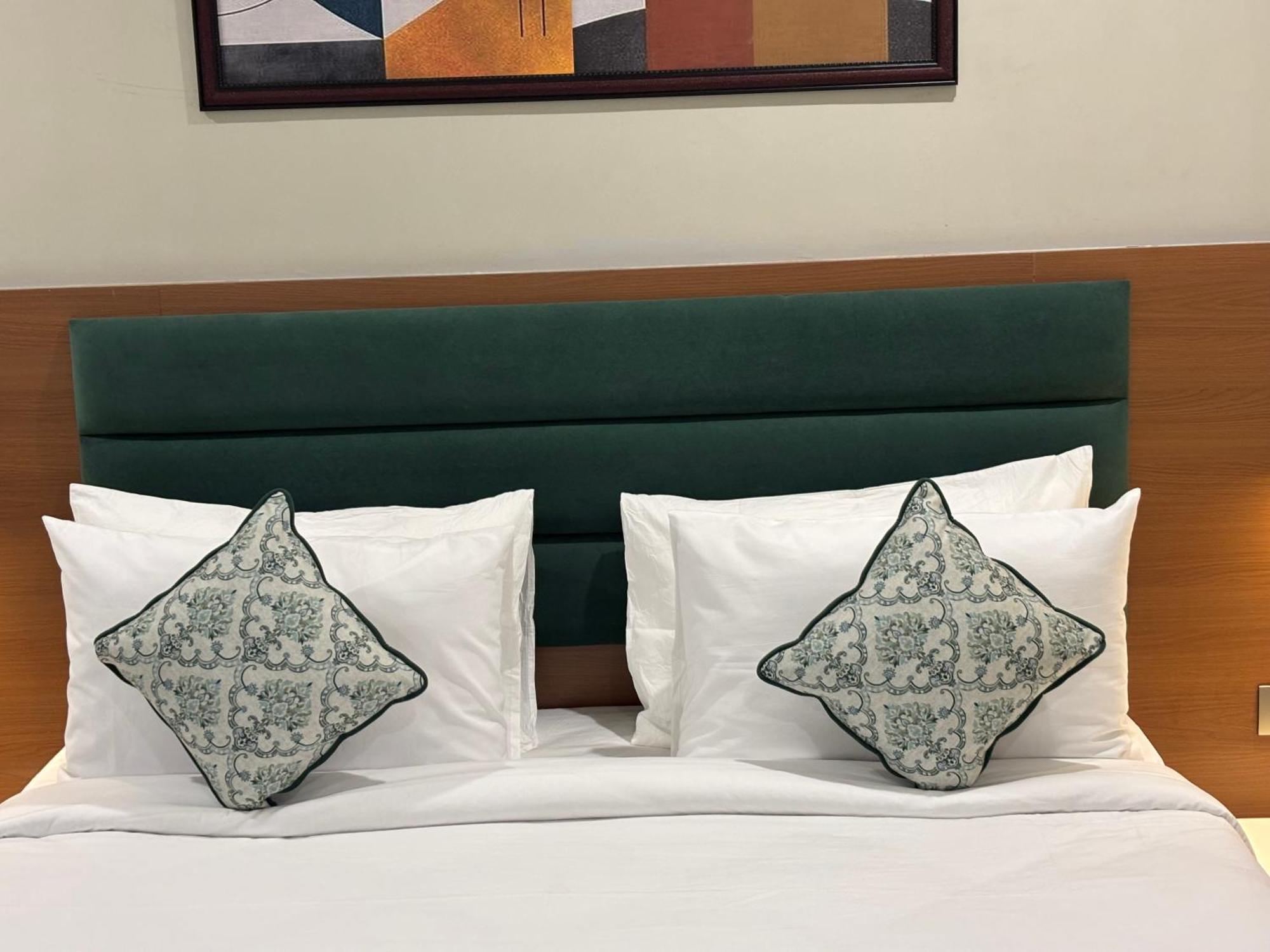 Hotel The Crown Inn Jhunjhunu Zewnętrze zdjęcie