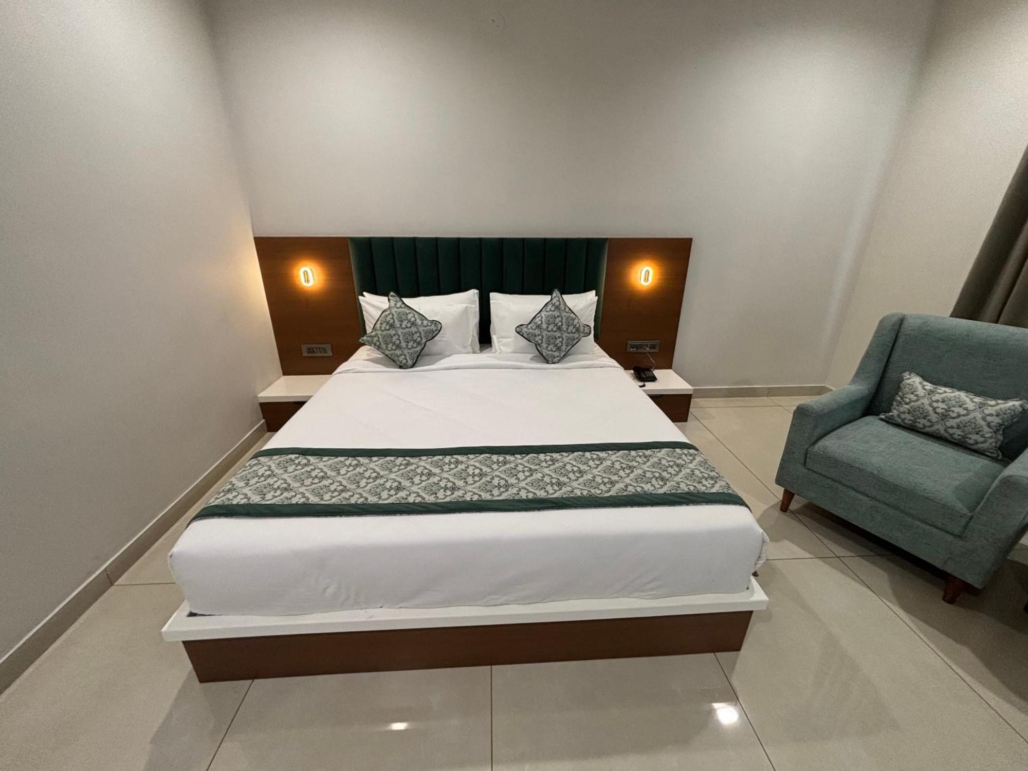 Hotel The Crown Inn Jhunjhunu Zewnętrze zdjęcie